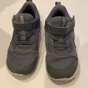 Nike - Gray Revolution Toddler Sneaker (size 10)